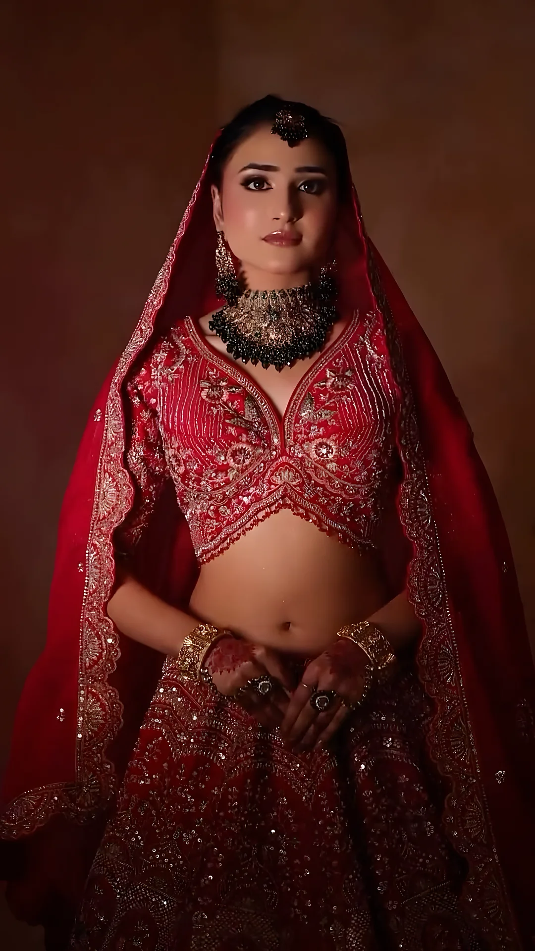 Bride in red with a maang tikka